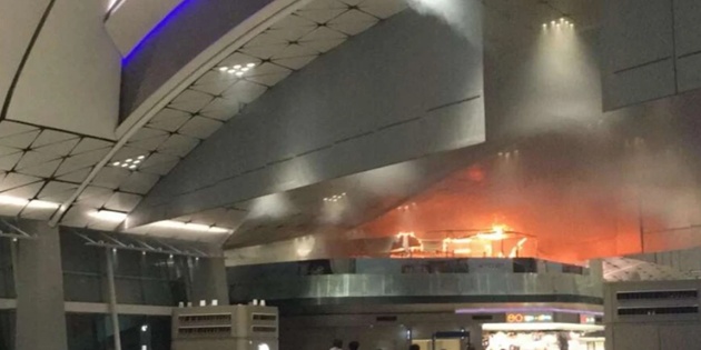 Hong Kong Havalimanı’nda Çıkan Yangın Paniğe Neden Oldu